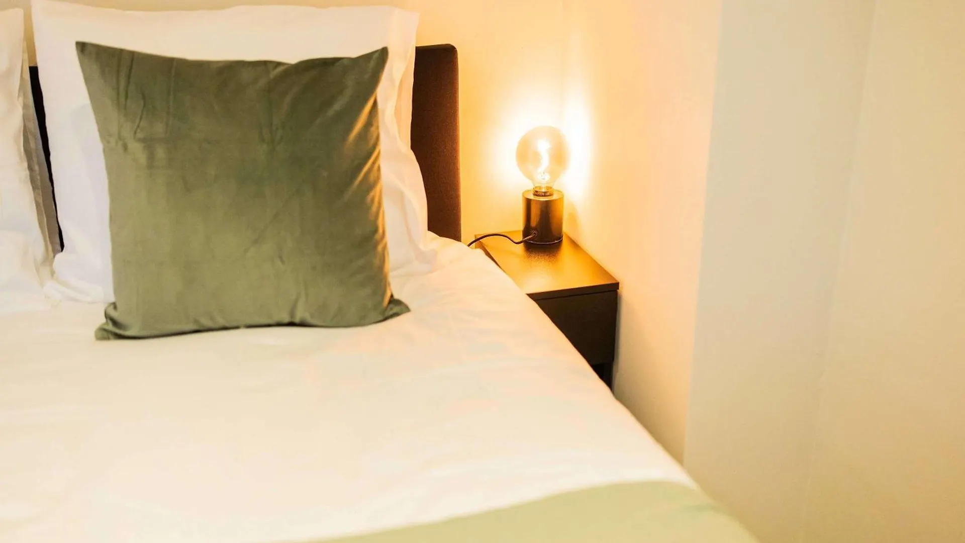 Royal 60M2 One Bedroom Apartment - Vw140A Эйндховен 0*,  Нидерланды